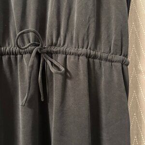 Soft Knit Dress in Dark Grey - L - Lou & Grey - Loft